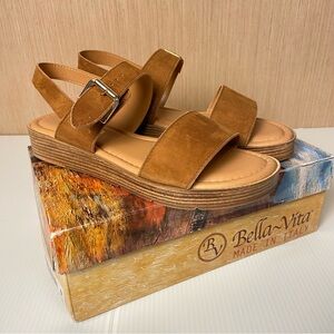 Bella Vita Tay Italy Sandals 8.5W (Fits 9) Honey Suede Platform NIB